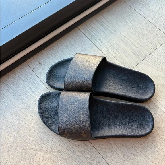 Louis Vuitton Monogram Brown and Black Slides - Picture 5 of 9